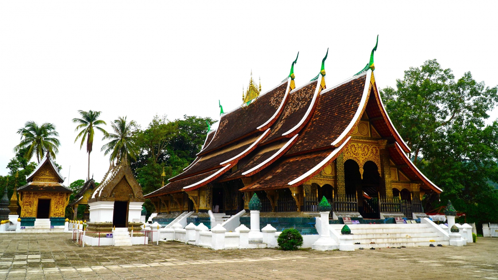 Khám phá Wat Xiengthong - Ngôi chùa cổ đẹp nhất ở Luangprabang
