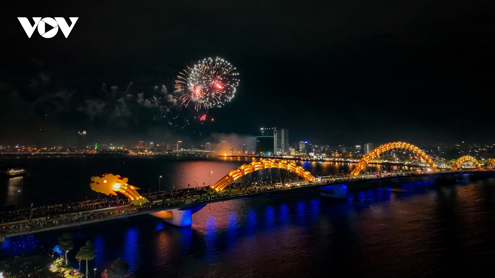 Ấn tượng màn pháo hoa chào năm mới Giáp Thìn 2024 tại Đà Nẵng