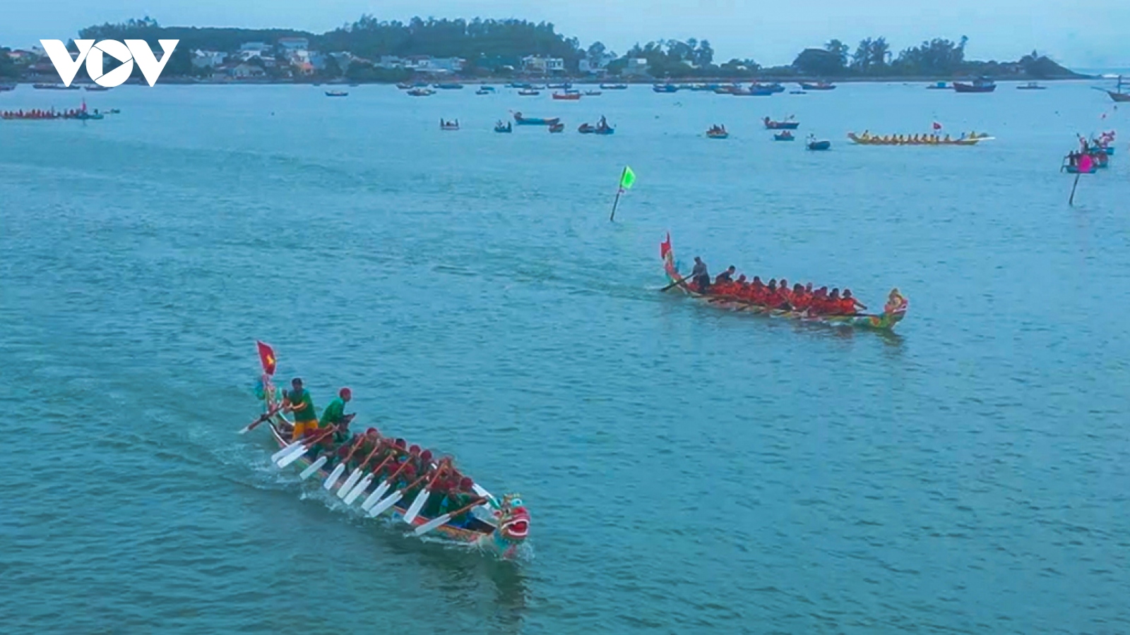 Sôi nổi lễ hội đua thuyền truyền thống của ngư dân Tịnh Kỳ, Quảng Ngãi