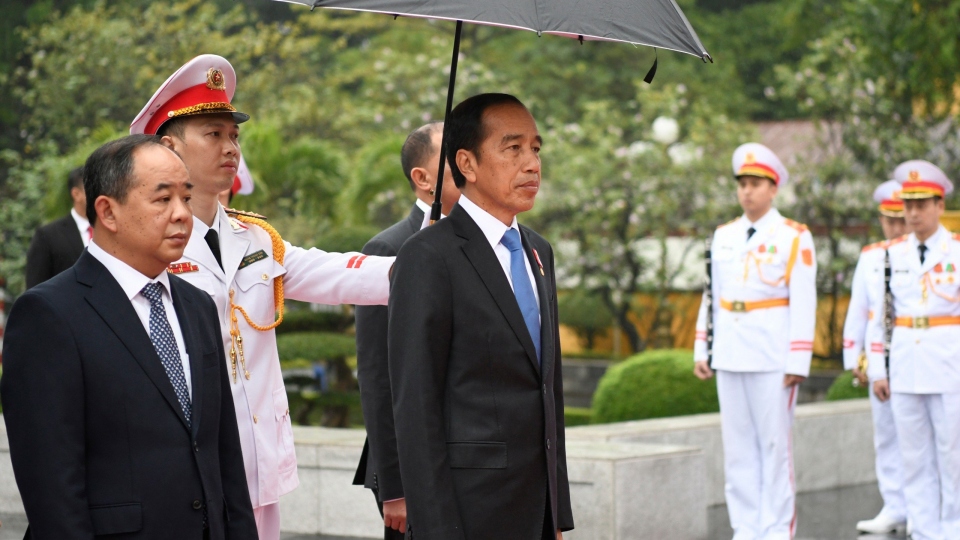 Tổng thống Indonesia vào Lăng viếng Chủ tịch Hồ Chí Minh