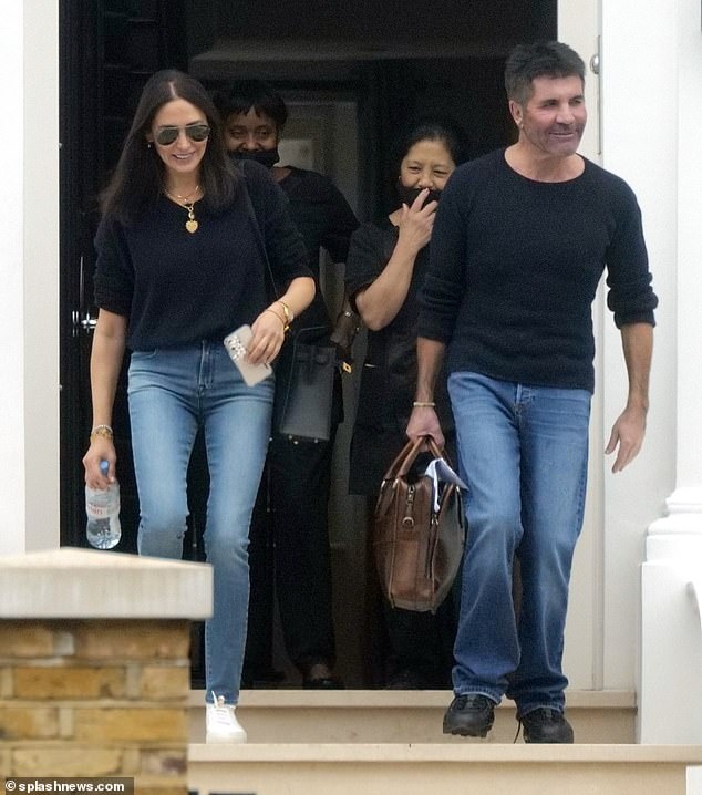 Ông Trùm Simon Cowell đi Dạo Cùng Bạn Gái Xinh đẹp