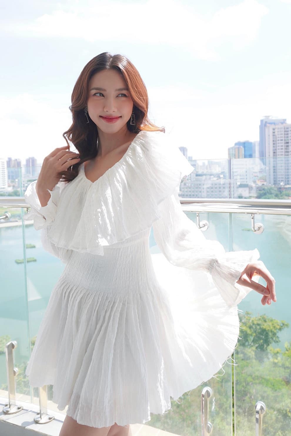 thuy tien doi vuong mien quyen luc trong bo anh ky niem 7 thang dang quang hinh anh 6