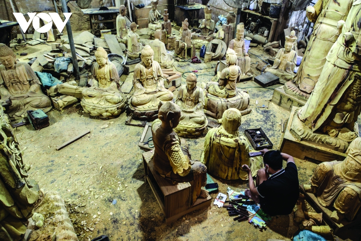 Van Diem Wood Carving Village - tour in Hanoi