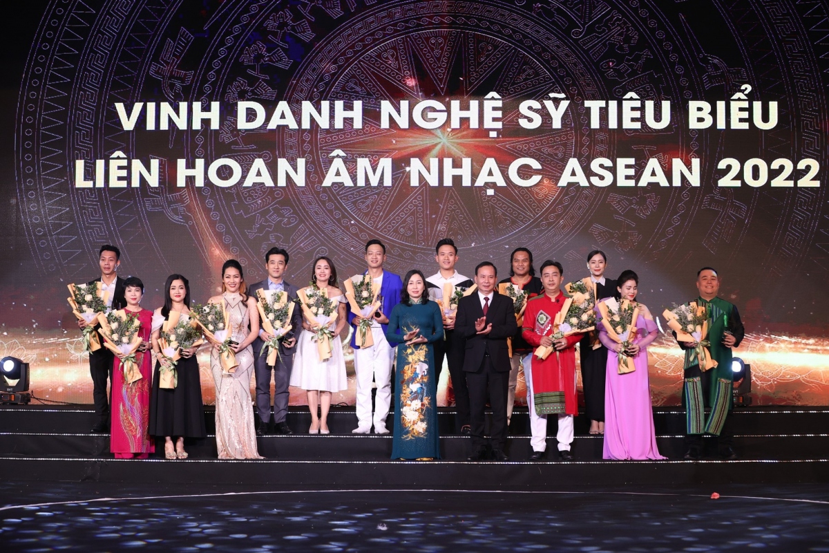 vinh danh 63 nghe si tieu bieu nganh nghe thuat bieu dien nam 2022 hinh anh 3