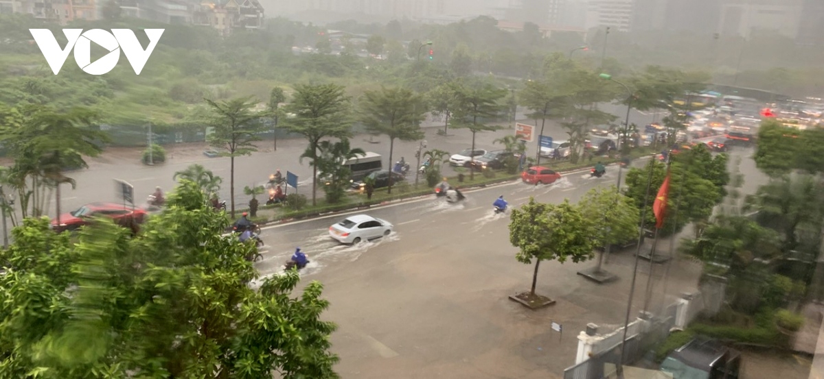 heavy rain causes traffic chaos throughout hanoi capital picture 11