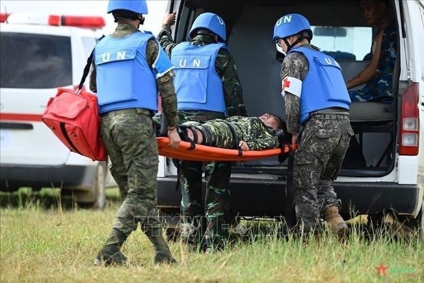 vietnamese, foreign peacekeepers show off emergency response skills picture 1