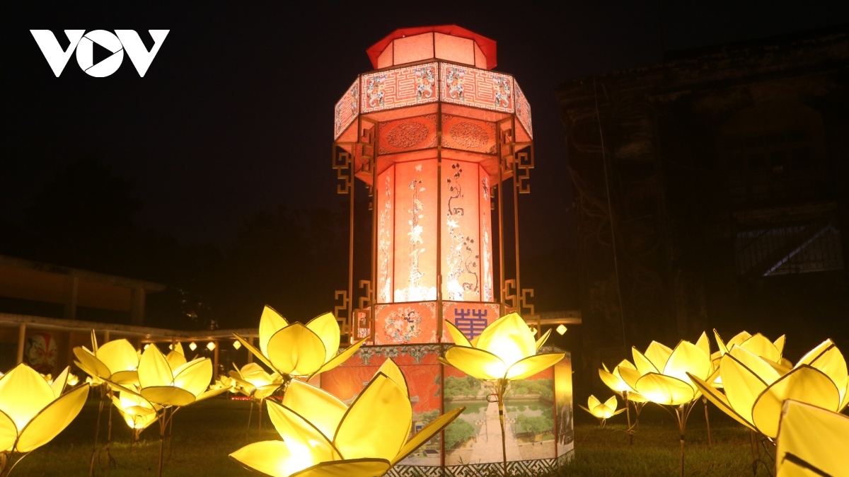 hue imperial citadel lights up as mid-autumn festival in full swing picture 1