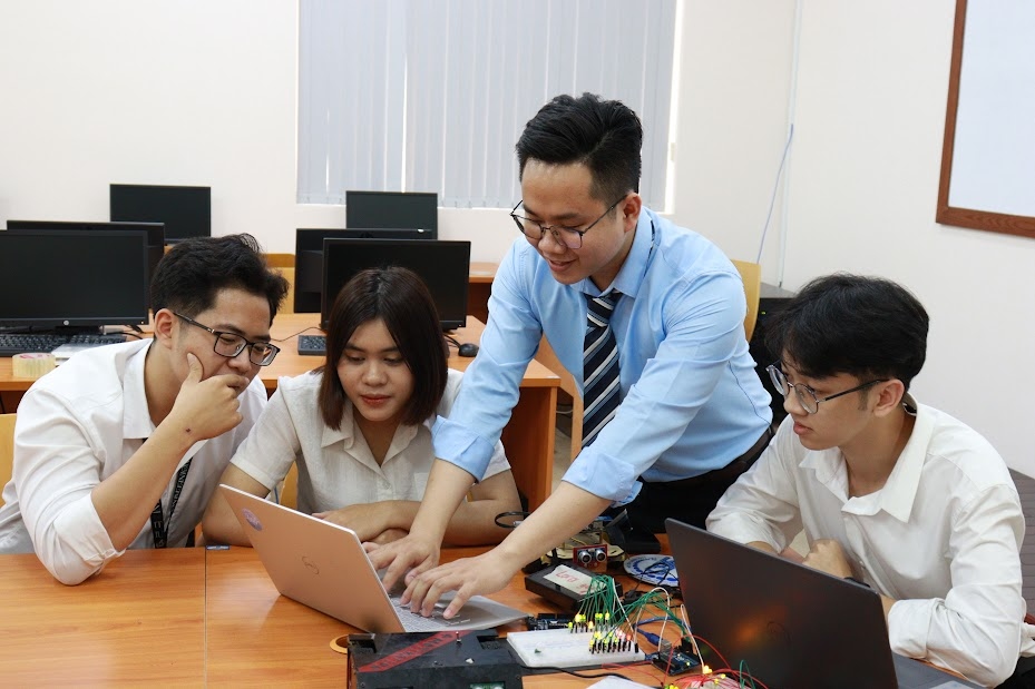 2 năm chặng đường đào tạo giảng viên cisco- lan tỏa tri thức cntt tới sinh viên hình ảnh 2 2 nam chang duong dao tao giang vien cisco- lan toa tri thuc cntt toi sinh vien hinh anh 2