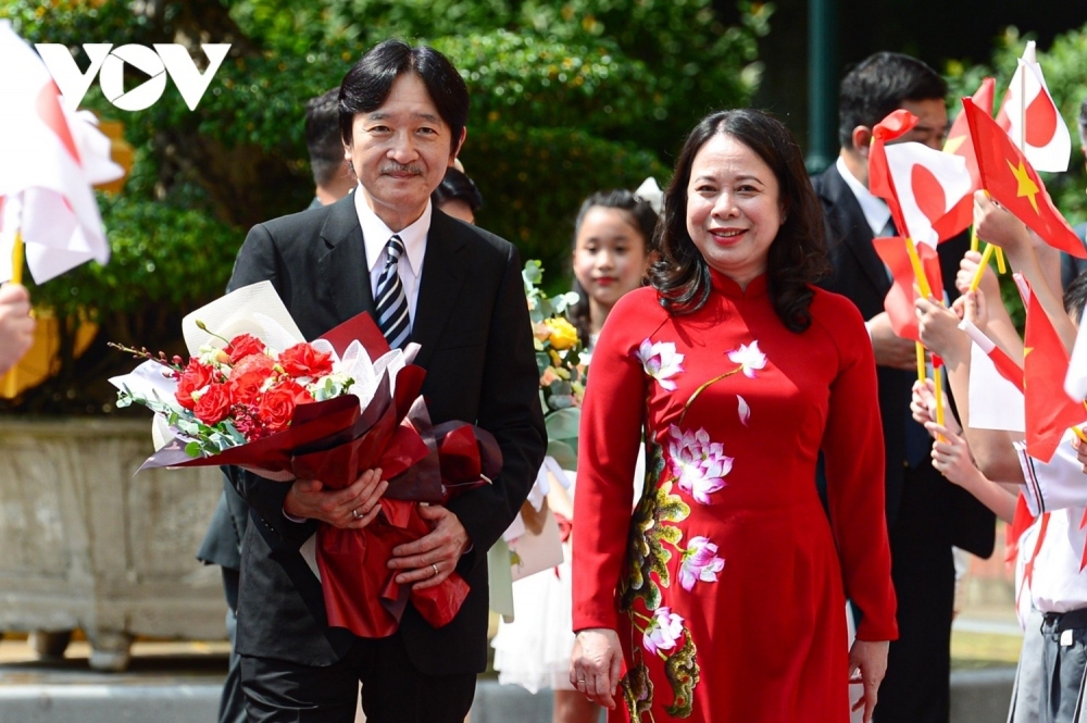 japanese crown prince warmly welcomed upon arrival in vietnam picture 1
