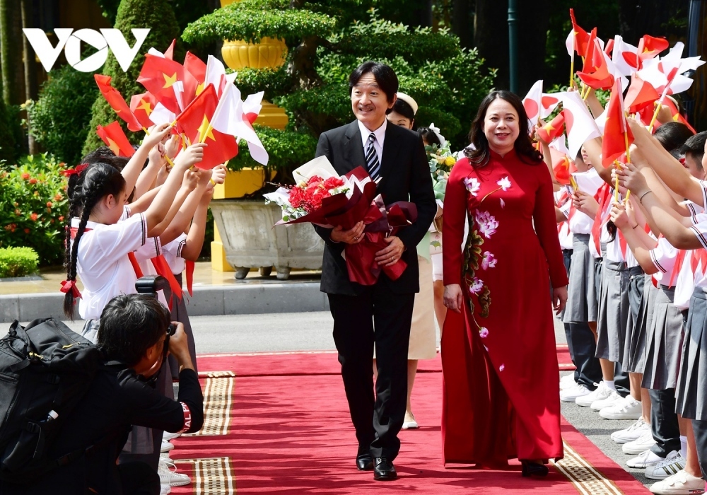 japanese crown prince warmly welcomed upon arrival in vietnam picture 2