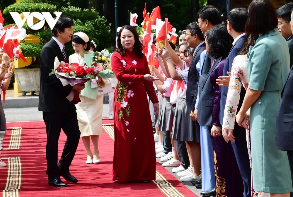 japanese crown prince warmly welcomed upon arrival in vietnam picture 3