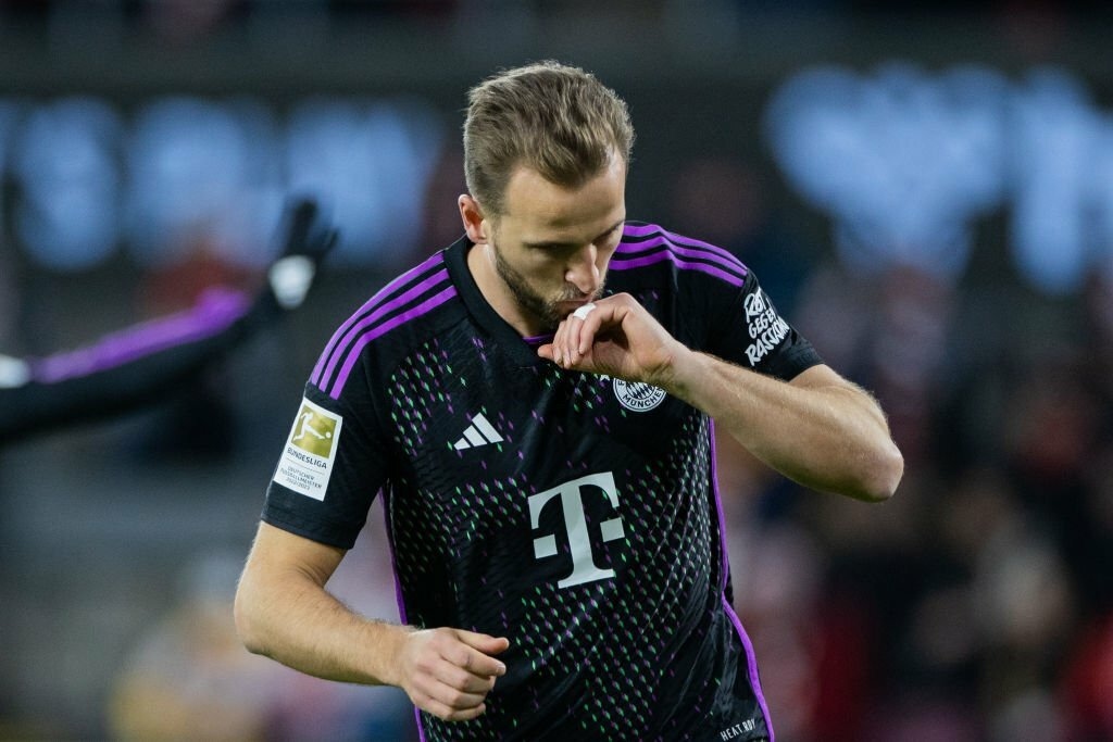 ghi ban dua bayern munich len dau bang bundesliga, harry kane pha them ky luc hinh anh 1