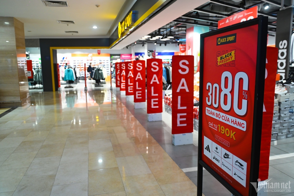 hanoi welcomes lively atmosphere for black friday picture 8