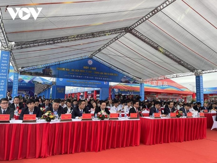 vietnam-china international trade and tourism fair draws thousands of visitors picture 2