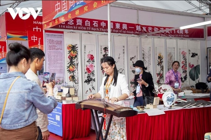 vietnam-china international trade and tourism fair draws thousands of visitors picture 7