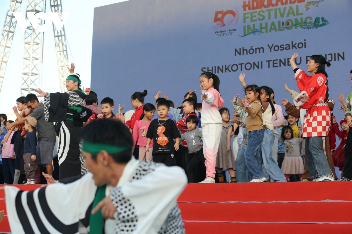 hokkaido festival excites crowds in ha long picture 10