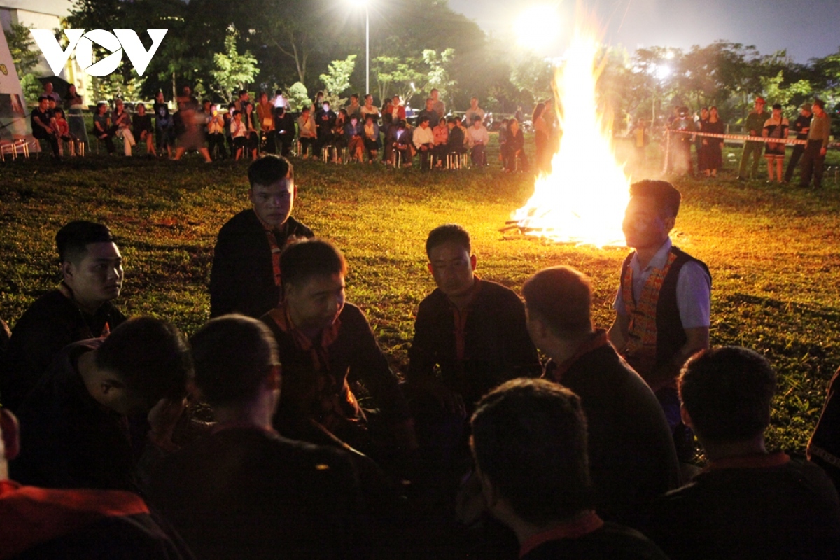 pa then fire-jumping ceremony highlights ethnic festival picture 1 pa then fire-jumping ceremony highlights ethnic festival picture 1