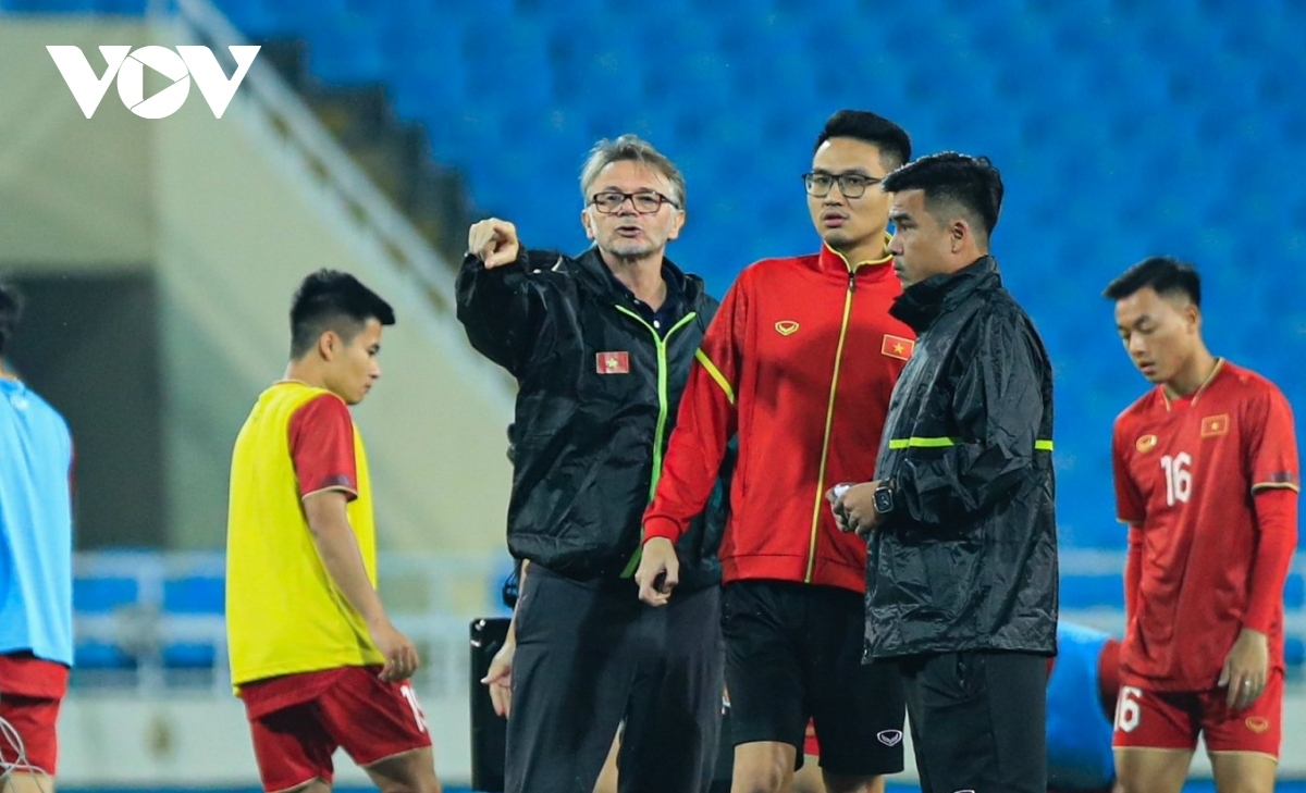 afc tin hlv troussier se giup Dt viet nam lam kho nhat ban, iraq hinh anh 1