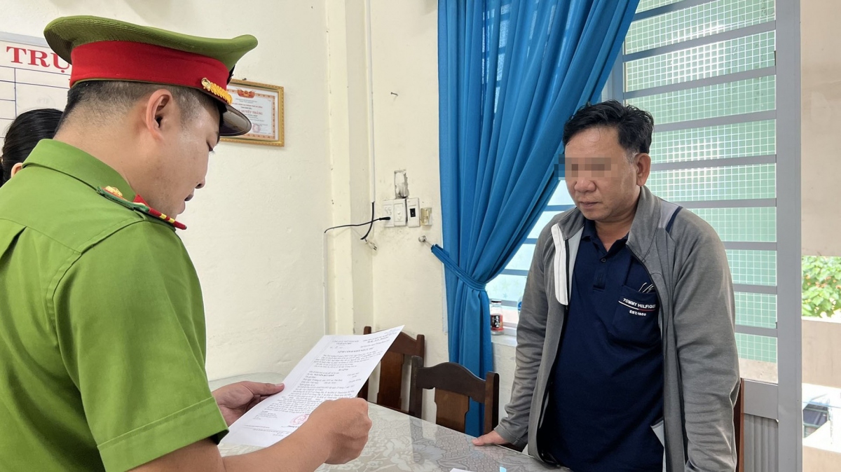 khoi to lai xe co hanh vi chong nguoi thi hanh cong vu hinh anh 1 khoi to lai xe co hanh vi chong nguoi thi hanh cong vu hinh anh 1
