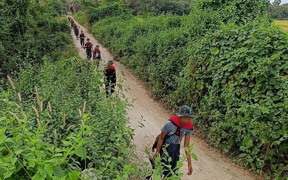 luc luong noi day danh chiem thi tran bago, lanh dao myanmar canh bao hinh anh 1