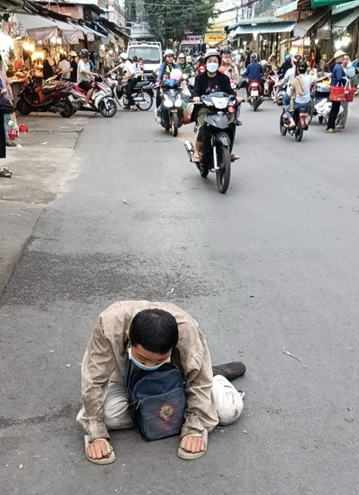 nam thanh nien o binh duong gia tan tat xin an bi lat tay hinh anh 1