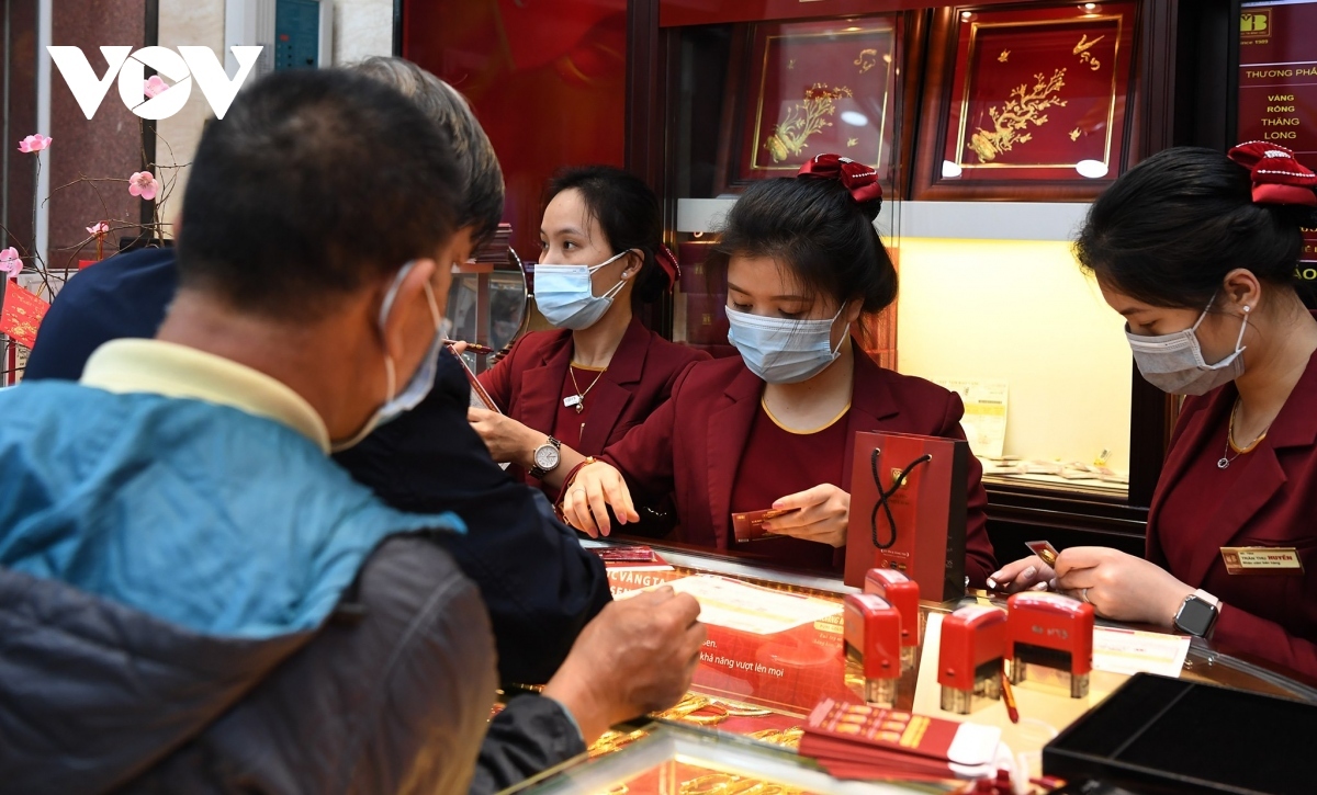 giá vàng biến động mạnh, nhà đầu tư cần làm gì lúc này hình ảnh 1 gia vang bien dong manh, nha dau tu can lam gi luc nay hinh anh 1