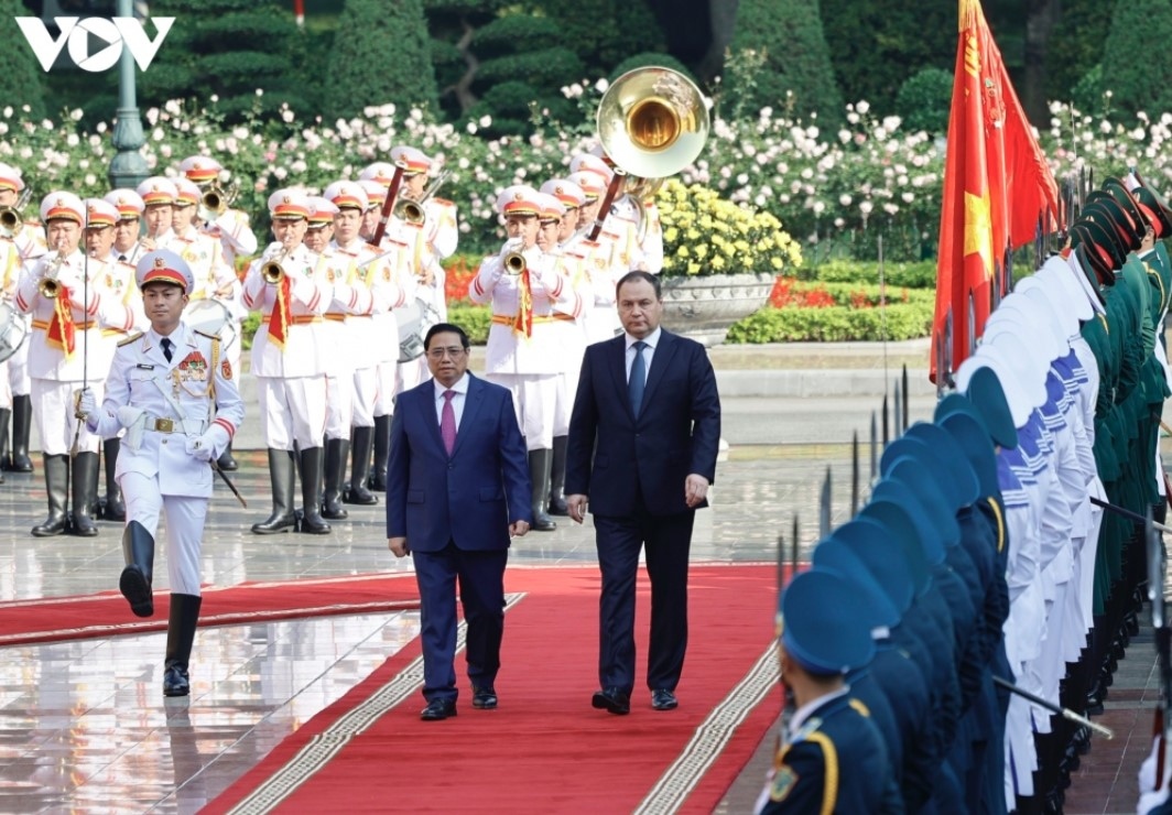 pm chinh hosts welcome ceremony for belarusian counterpart picture 3