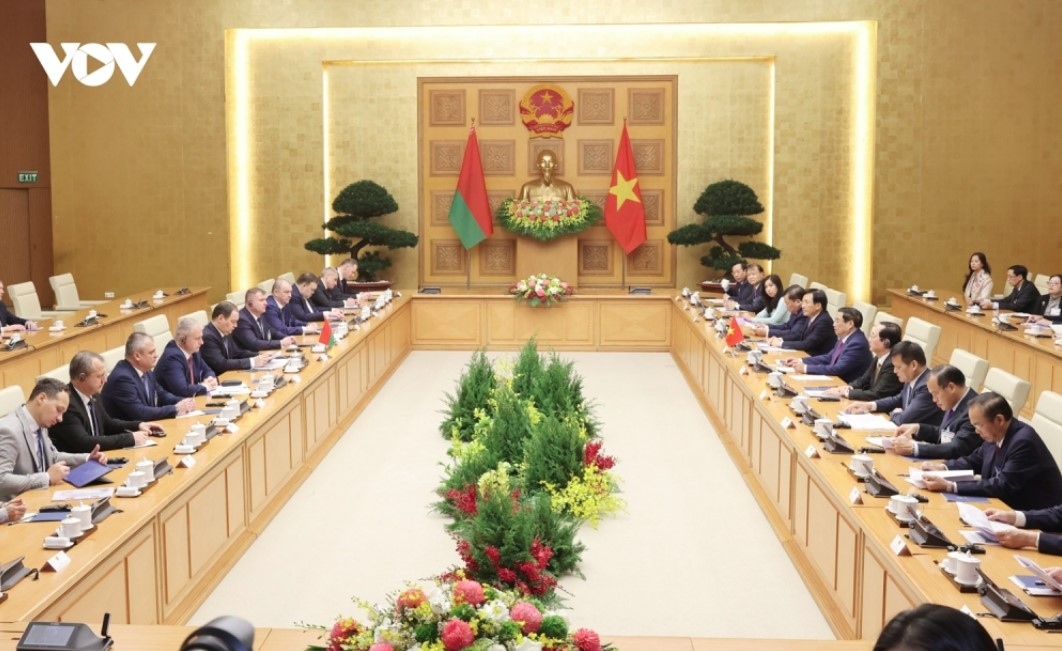 pm chinh hosts welcome ceremony for belarusian counterpart picture 9