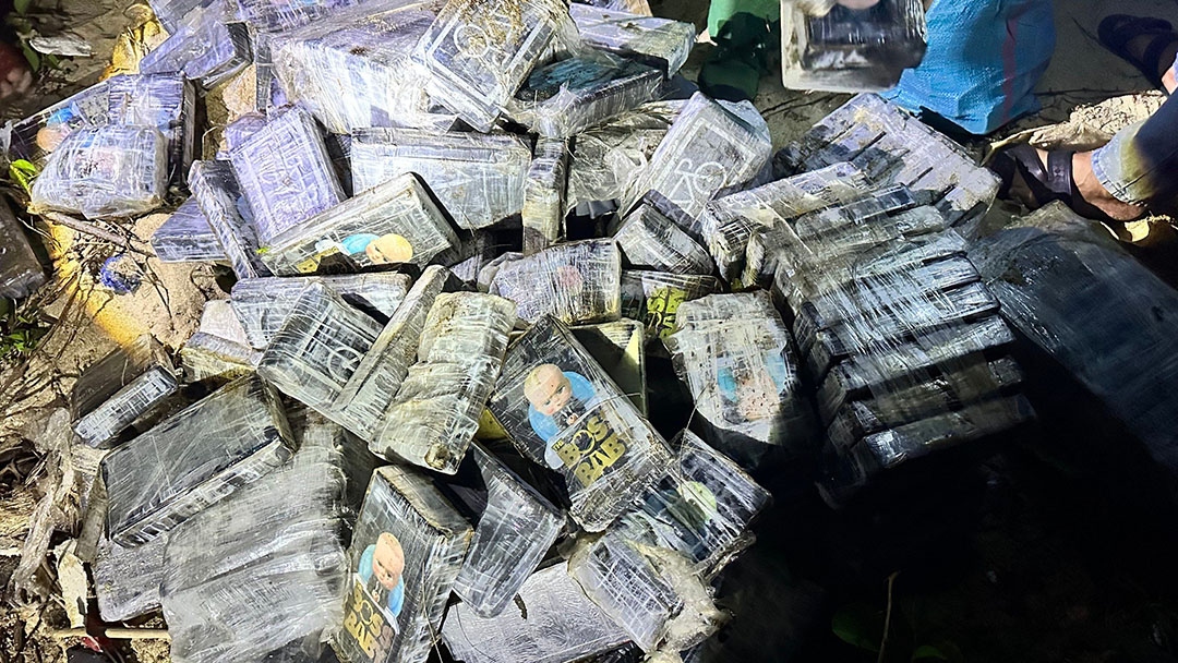phat hien gan 300kg nghi ma tuy troi dat vao bo bien o quang ngai hinh anh 1 phat hien gan 300kg nghi ma tuy troi dat vao bo bien o quang ngai hinh anh 1