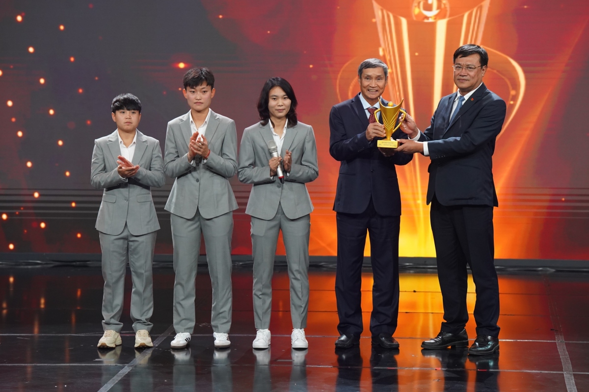 cúp chiến thắng 2023 bóng chuyền nữ việt nam bội thu giải thưởng hình ảnh 9 cup chien thang 2023 bong chuyen nu viet nam boi thu giai thuong hinh anh 9
