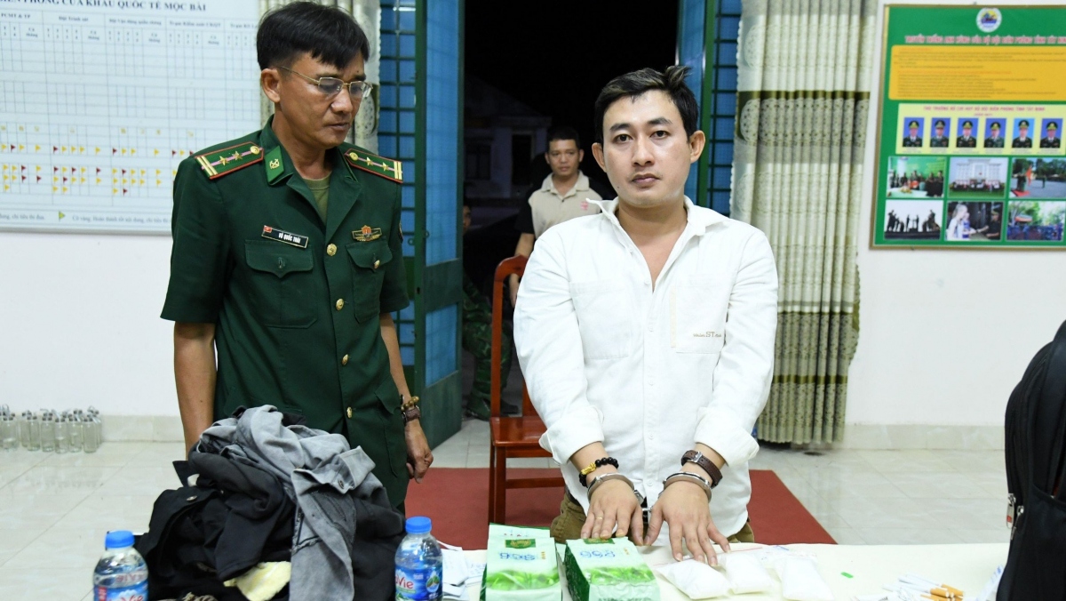bat giu doi tuong van chuyen ma tuy qua bien gioi campuchia hinh anh 1 bat giu doi tuong van chuyen ma tuy qua bien gioi campuchia hinh anh 1
