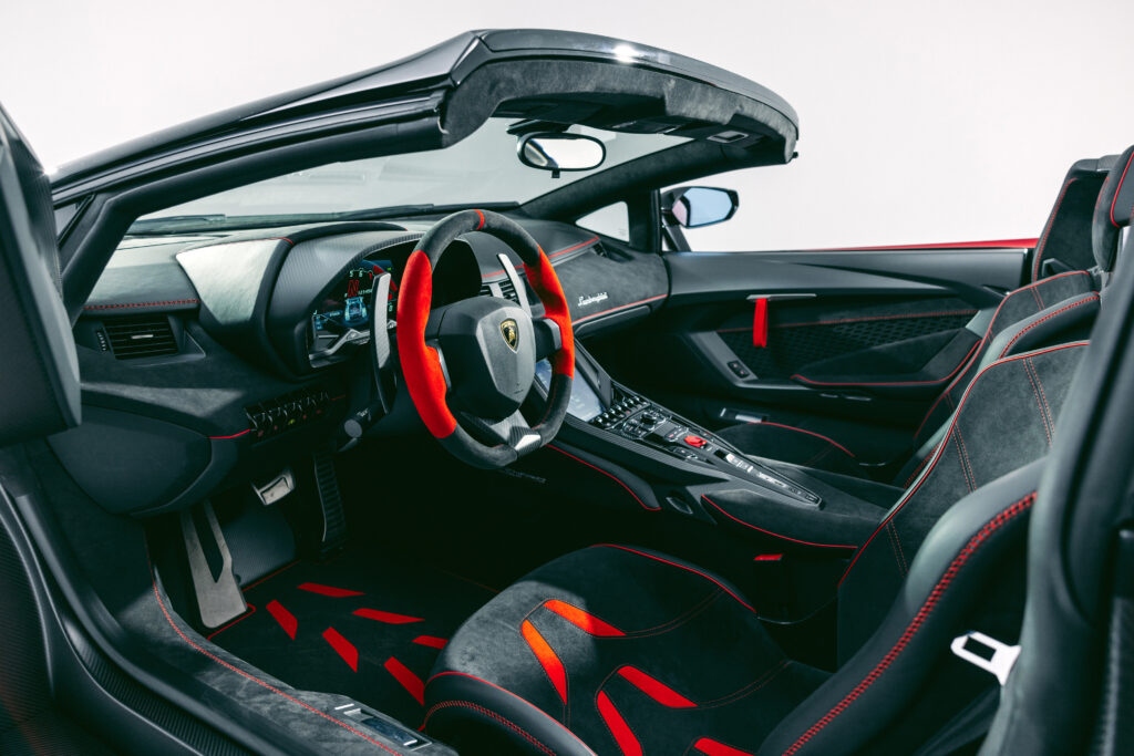 Bán đấu giá Lamborghini Centenario Roadster phiên bản giới hạn