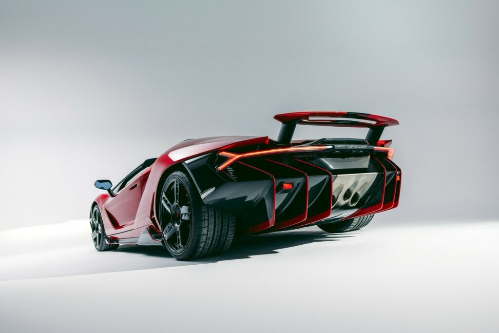 Bán đấu giá Lamborghini Centenario Roadster phiên bản giới hạn