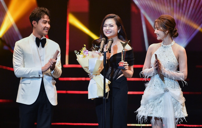 kieu anh khoc khi nhan giai nu dien vien an tuong tai vtv awards hinh anh 2