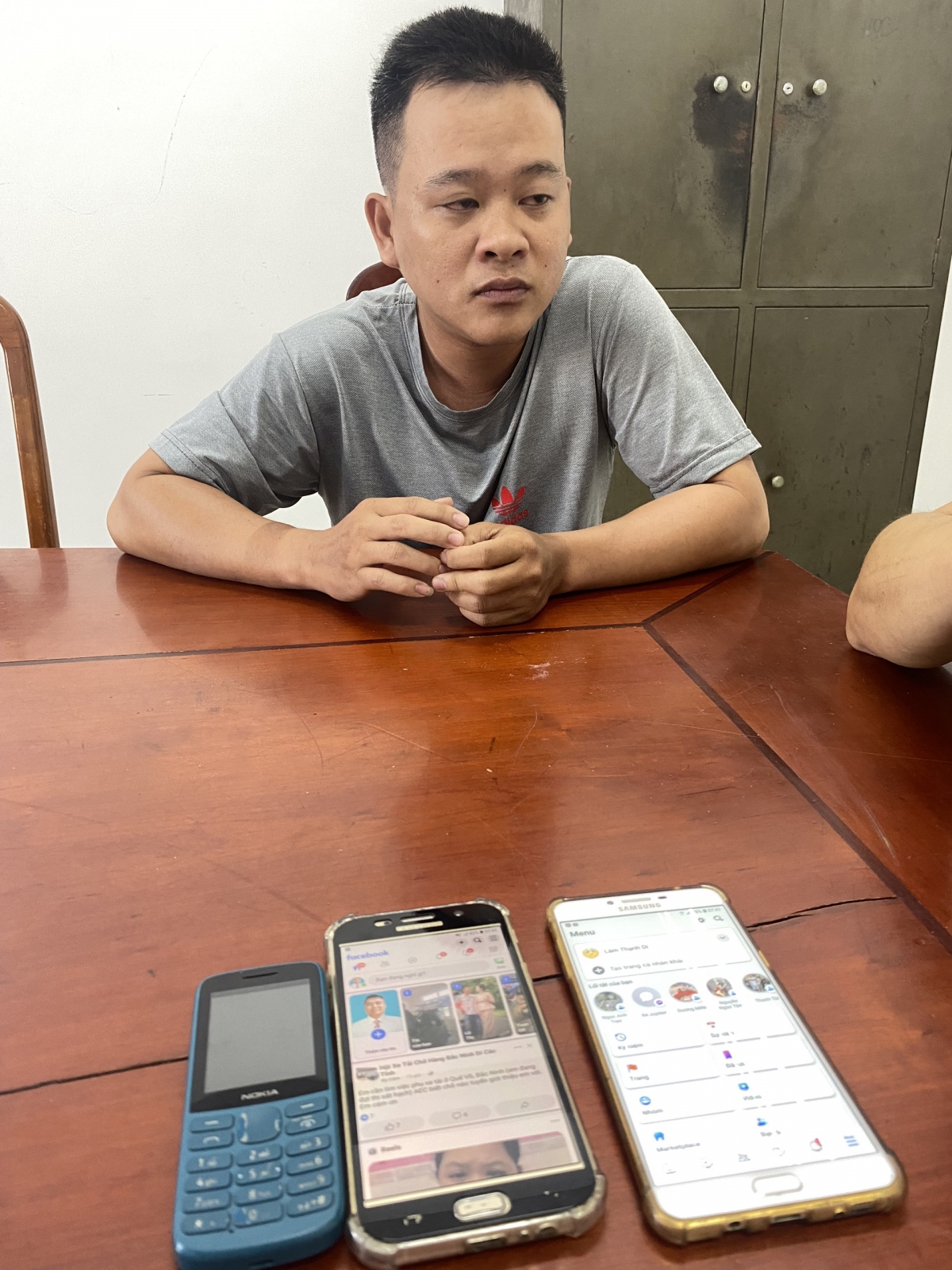 bat nam thanh nien lua dao lam giay phep lai xe qua mang, chiem doat tai san hinh anh 1 bat nam thanh nien lua dao lam giay phep lai xe qua mang, chiem doat tai san hinh anh 1