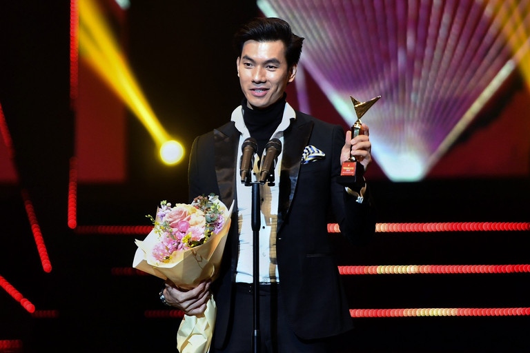 kieu anh khoc khi nhan giai nu dien vien an tuong tai vtv awards hinh anh 3