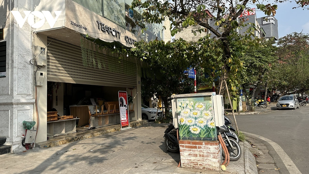 many shops and restaurants close for tet picture 8