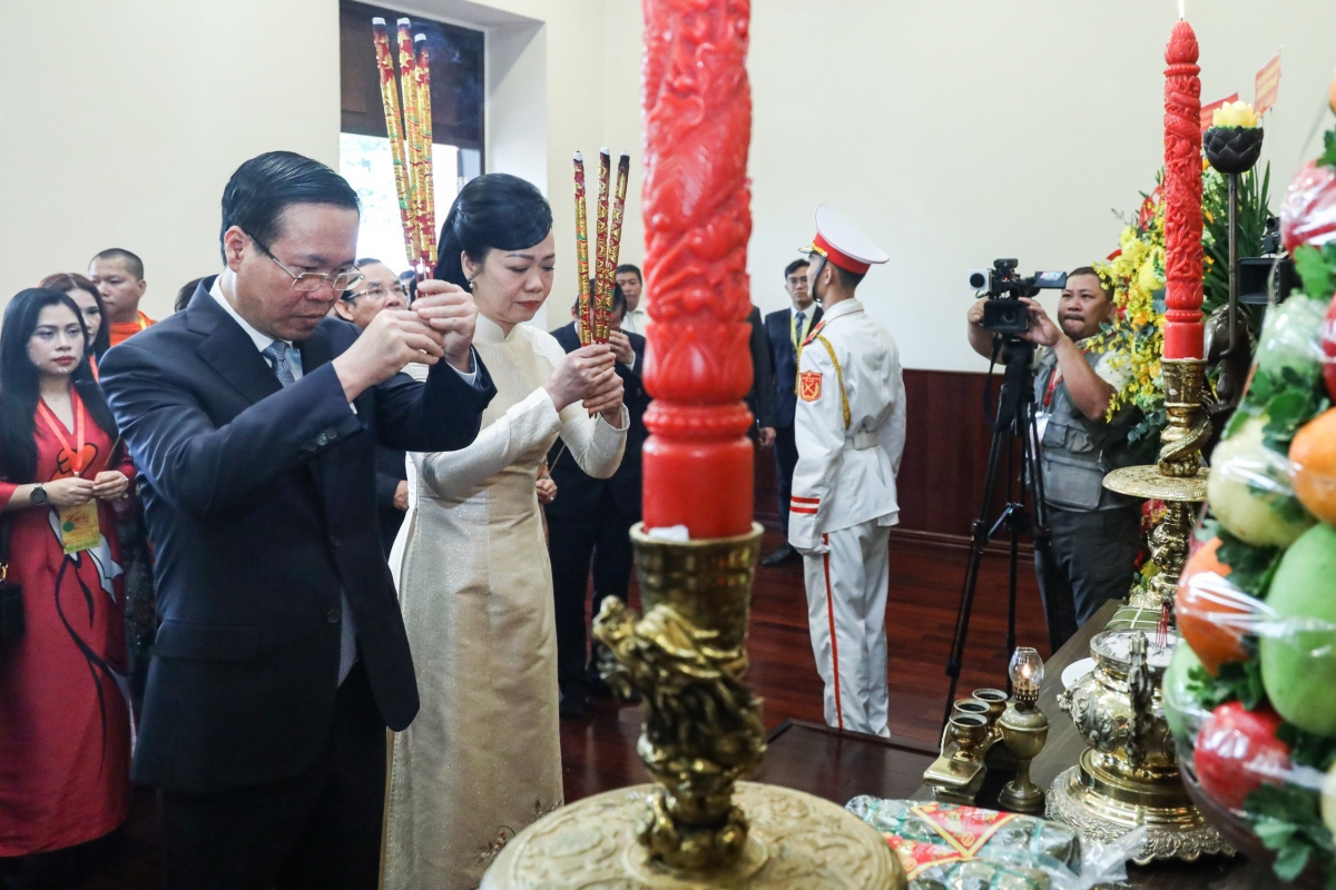chu tich nuoc vo van thuong cung kieu bao dang huong, tha ca tai ben nha rong hinh anh 3 chu tich nuoc vo van thuong cung kieu bao dang huong, tha ca tai ben nha rong hinh anh 3