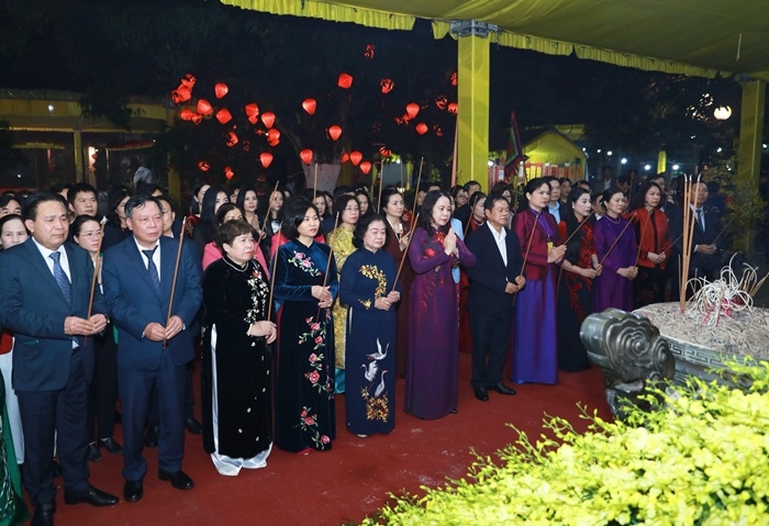 khai hoi den hai ba trung voi chuong trinh nghe thuat Am vang me linh hinh anh 1