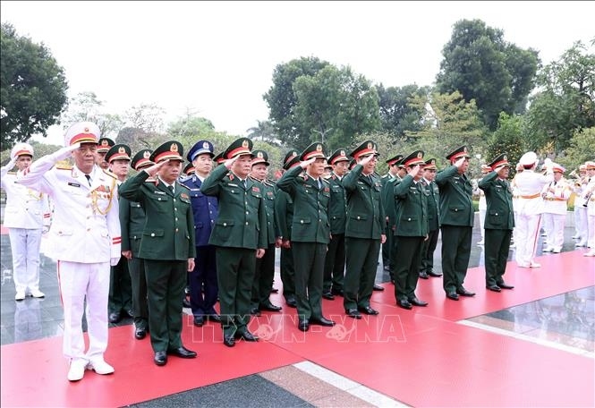 party and state leaders pay tribute to president ho chi minh ahead of tet picture 5