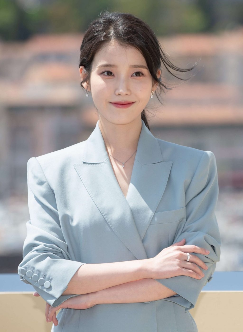 lee-ji-eun-iu-broker-interview-2022-cannes-1-scaled-1-1024x1399.jpeg.jpg