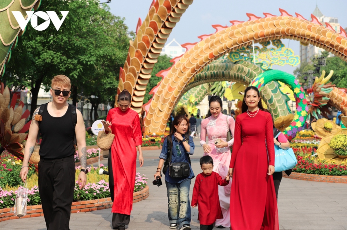 nguyen hue flower street given tet makeover picture 11