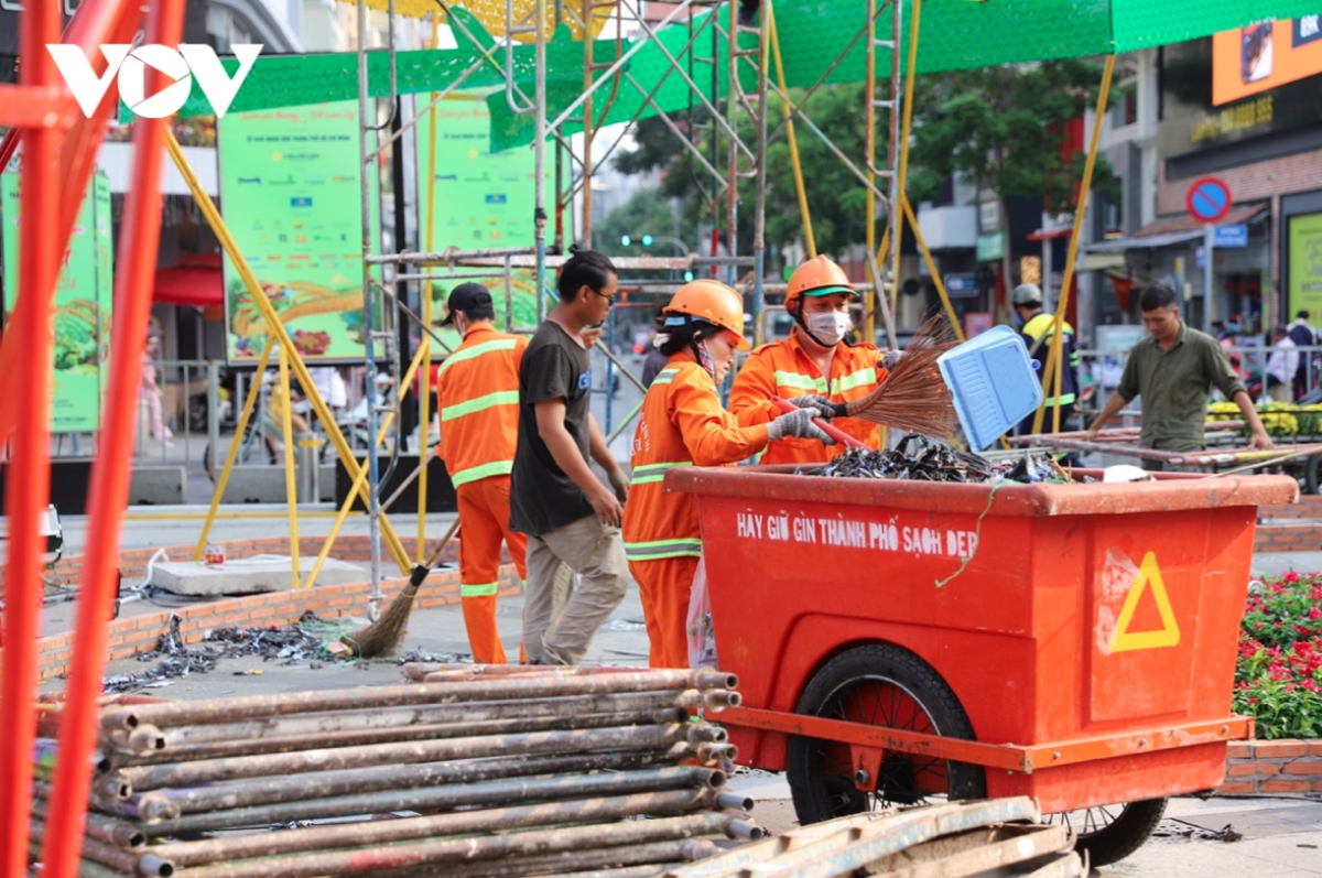 nguyen hue flower street given tet makeover picture 4