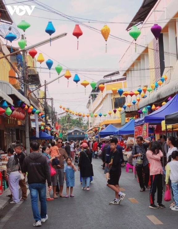 tet festive atmosphere prevails in thailand s vietnam town picture 5