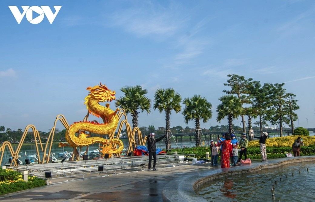 beautiful images of dragon mascot seen in hue ancient city picture 3