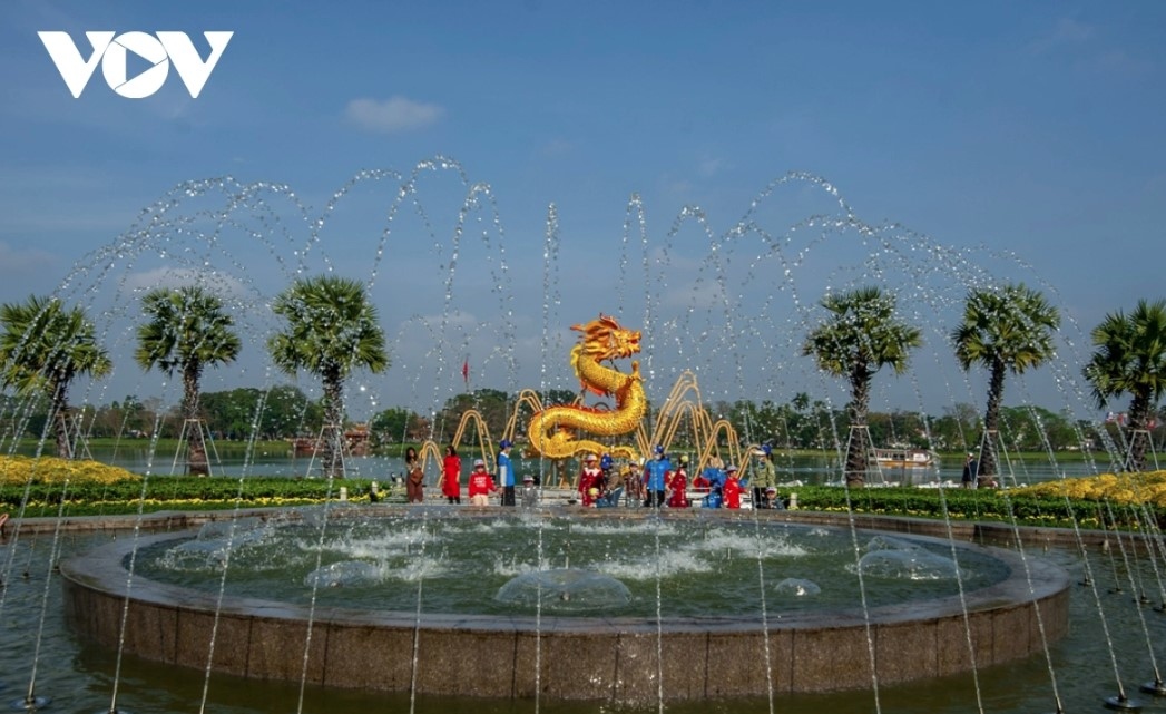 beautiful images of dragon mascot seen in hue ancient city picture 4