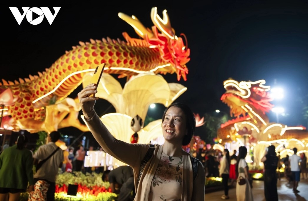 beautiful images of dragon mascot seen in hue ancient city picture 6
