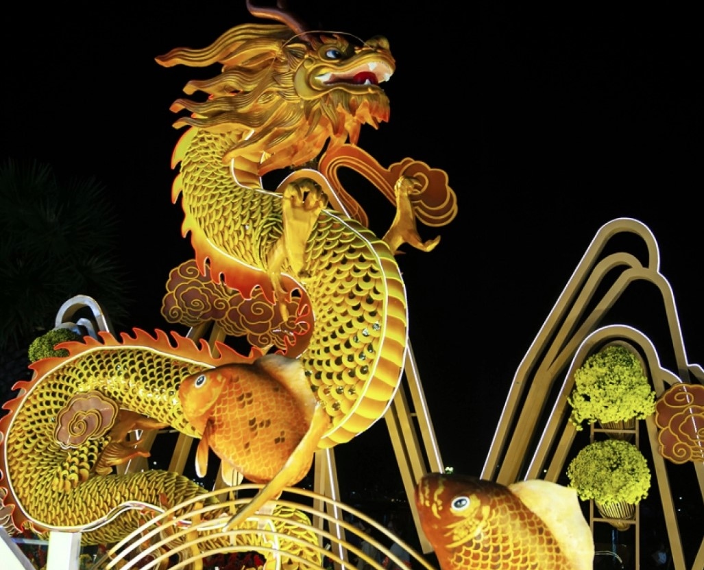 beautiful images of dragon mascot seen in hue ancient city picture 8