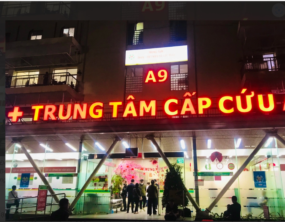 cac nhan vien y te san sang ung truc cap cuu nguoi benh dip tet hinh anh 1