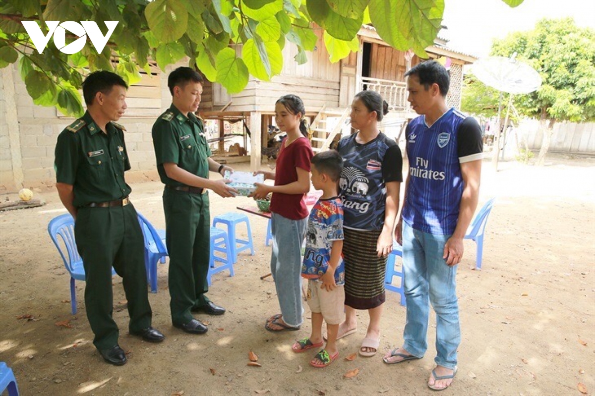 phát triển Đảng ở sơn la mỗi đảng viên là một ngọn lửa nhiệt huyết hình ảnh 1 phat trien Dang o son la moi dang vien la mot ngon lua nhiet huyet hinh anh 1